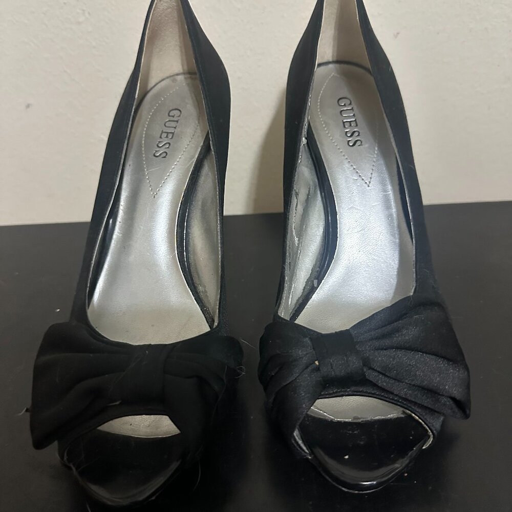 👠 Guess Women’s Black Peep Toe Slip-On Silk Pumps with Bow – Size 8